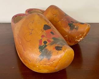 VINTAGE SIZE 24 "HOLLAND" WOODEN SHOES