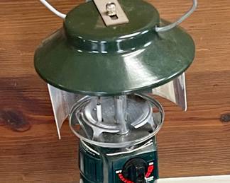 VINTAGE COLEMAN LANTERN WITH CAMP BOX