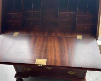 VINTAGE/ANTIQUE SECRETARY w/KEYS