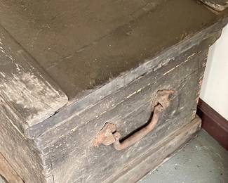 ANTIQUE WOODEN TOOL CHEST/TRUNK