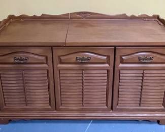 VINTAGE PHILCO/FORD STEREO/PHONO/8-TRACK