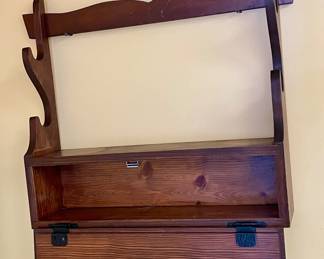 WALL-MOUNT GUN RACK