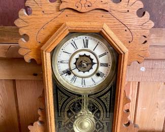 ANTIQUE KITCHEN MANTLE CLOCK