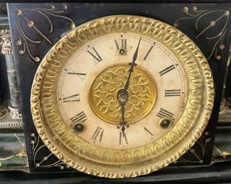 ANTIQUE Wm. L. GILBERT MANTLE CLOCK