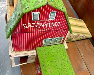 VINTAGE 1959 MARX "HAPPI-TIME FARMS" PLATFORM BARN SET (SEARS EXCLUSIVE)