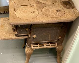 ANTIQUE "HICKORY" WOOD STOVE No. 7-14J