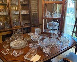 Crystal and glass Great dining table and chairs
