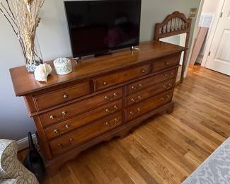 Pennsylvania House Traditional Nine-Drawer Dresser