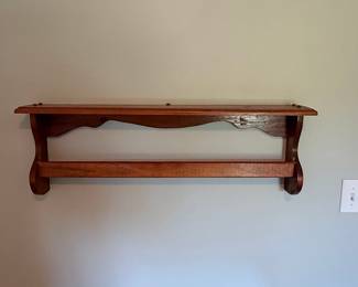 Vintage Wall-Mounted Plate Rack with Lower Bar