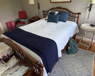 Ethan Allen Country Craftsman Colonial Pine Windsor Spindle Queen Bed