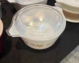 Pyrex Sandalwood Casserole Dish second image