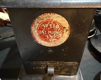 Vintage Universal No. One Pound Cast Iron Coffee Mill second image