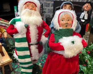 Byers Choice Carolers Mr. and Mrs. Claus Figures