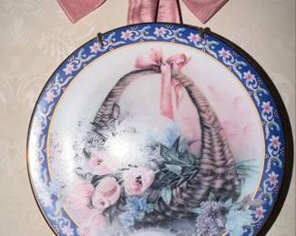 Lena Lius Basket Bouquets Tulips and Lilacs Collector Plate