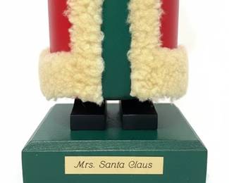 Holzkunst Christian Ulbricht Mrs. Santa Claus Nutcracker second image