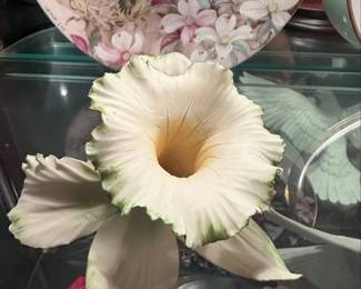 Vintage Capodimonte Porcelain Daffodil Sculpture