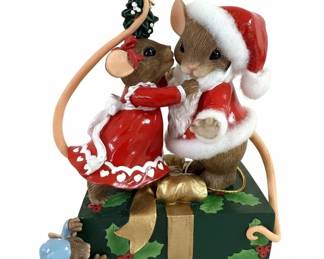 Charming Tails Merry Kissmas Figurine