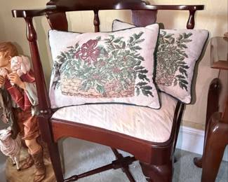 Vintage Queen Anne Style Mahogany Corner Chair