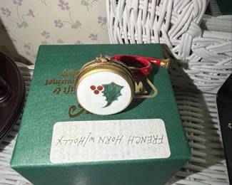 Chamart Limoges French Horn Trinket Box with Holly third image