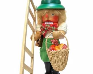 Erzgebirgische Holzkunst Christian Ulbricht Apple Picker Nutcracker