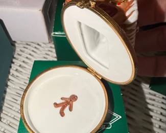 Artoria Limoges Gingerbread House Trinket Box with Gingerbread Man Interior third image