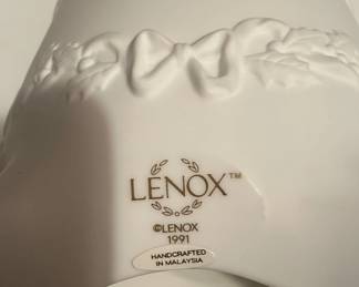 Lenox Victorian Sleigh Music Box third image