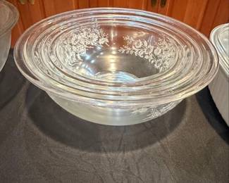 Vintage PYREX Colonial Mist Set of Mixing Bowls