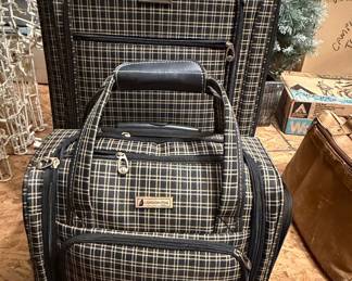 London Fog Plaid 2-Piece Luggage Set