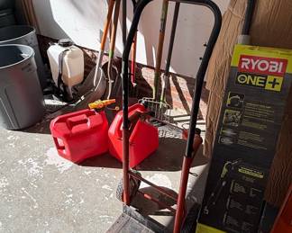 Milwaukee 300/500 lb Capacity Convertible Hand Truck