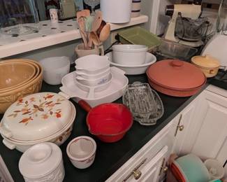 Vintage kitchen dishes : Corning Ware ; Jewel Tea...
