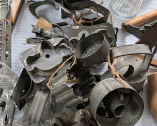 Vintage Tin cookie cutters +++