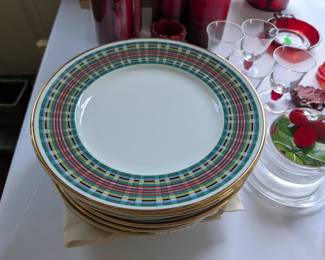 Stuart Ancient Tartan plates set by Williams Sonoma