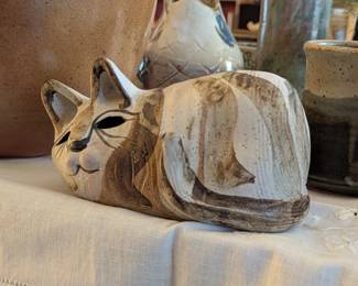 Hgb pottery cat