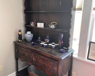 Jacobean Hutch