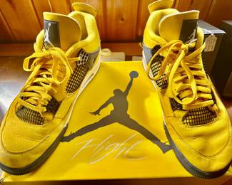 Air Jordan 4 Retro Lightning with box