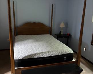 4 Poster Queen size Bed
