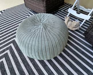 outdoor pouf