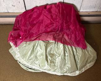 072 pairofbedskirtssheerpinkandsageg