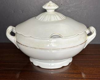 175 vintagewhiteceramictureen