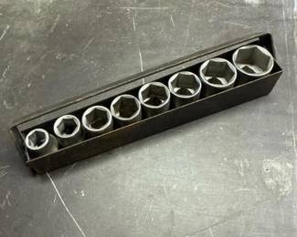 251 socketwrenchesinmetalholder
