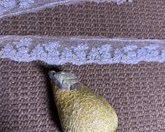 112 beadedlacetrimandvelvetpearornamen