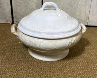 061 vintageenglishironstonecoveredtureen