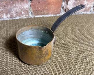 098 vintagecoppersaucepanwithironhandle