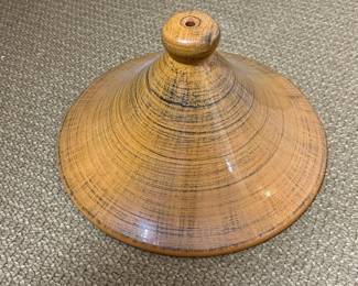 055 glazedterracottataginelidwithconica