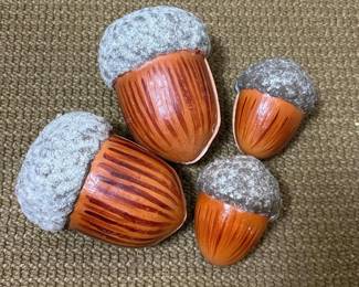 043 fouracornshapeddecorativecontainers