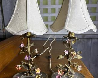 212 pairoftolefloraltablelampswithsha