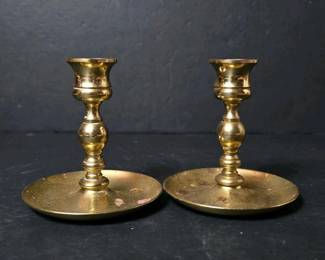 119 pairofbrasscandlesticksintraditiona