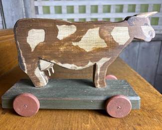 213 folkartwoodencowpulltoy
