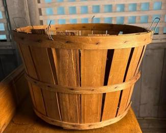 203 woodslatbasketwithmetalhandles