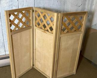 243 woodfoldingdividerwithlatticestyle